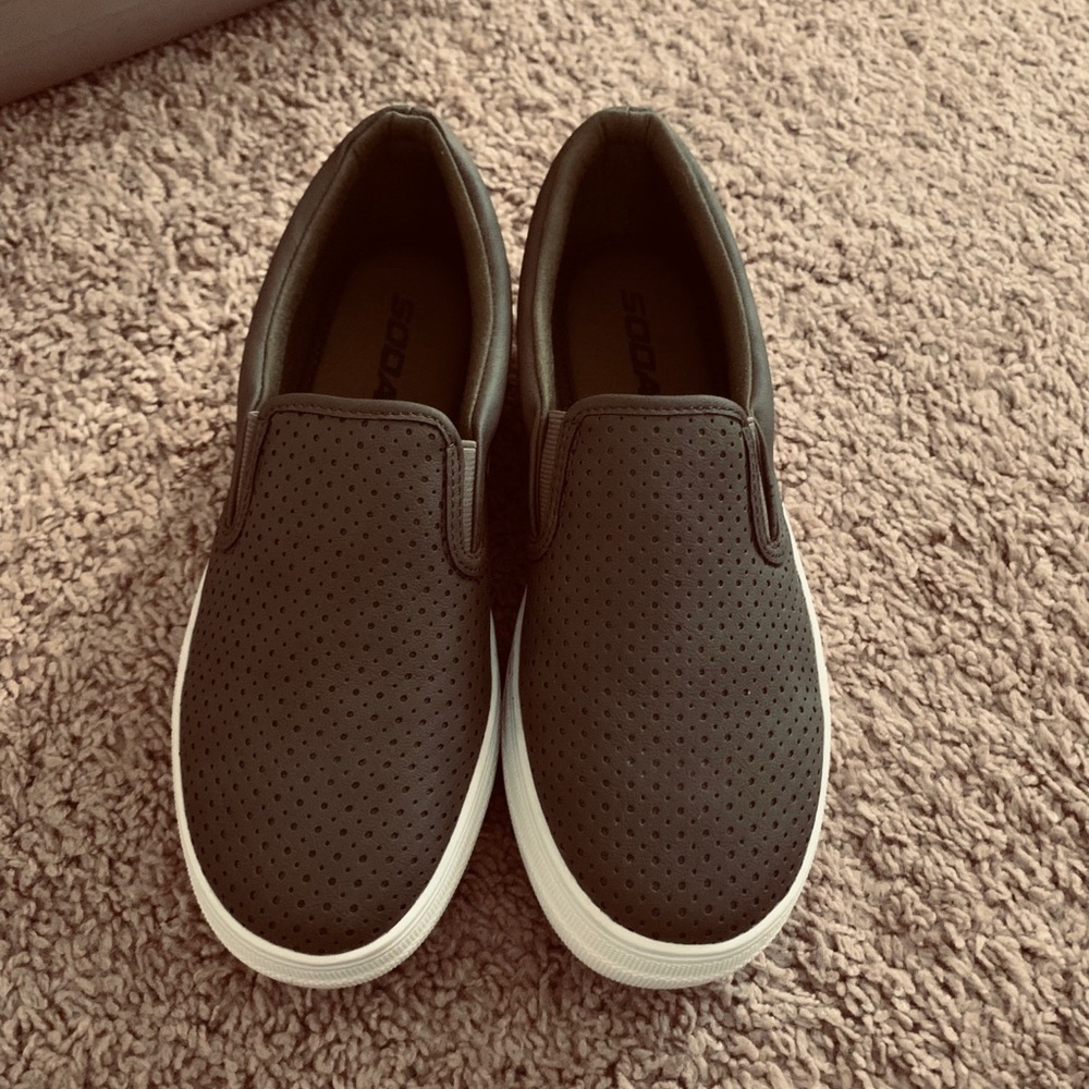 Soda slip on olive